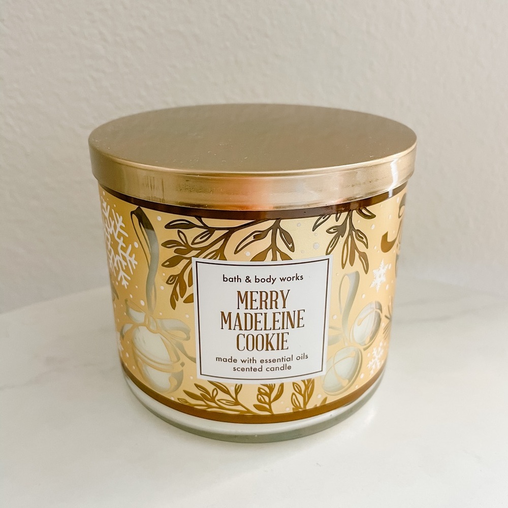 Bath and body works Merry Madeleine Cookie Candle